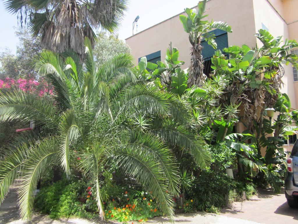 Chrysler Residence Ganne Tiqwa Extérieur photo